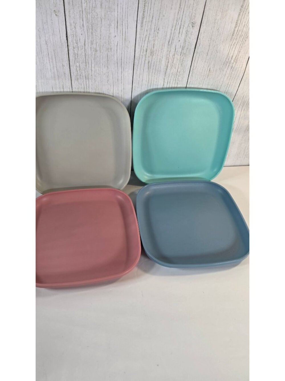 VTG TUPPERWARE SQUARE PLATES SET 4 PASTEL 1534 LUNCHEON PICNIC CAMPING DINNER MC